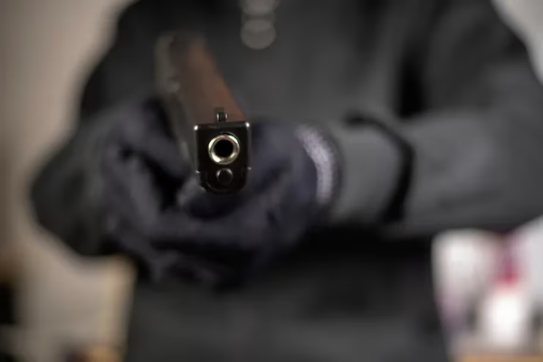Motochorro agarró del cabello a trabajadora que se resistió a asalto - Noticiero Paraguay