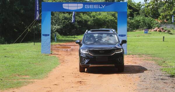 La Nación / Clientes de Geely realizaron el Test Drive de la Okavango