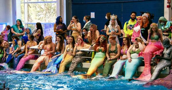 La Nación / EEUU celebró el mayor encuentro de “sirenas” del mundo