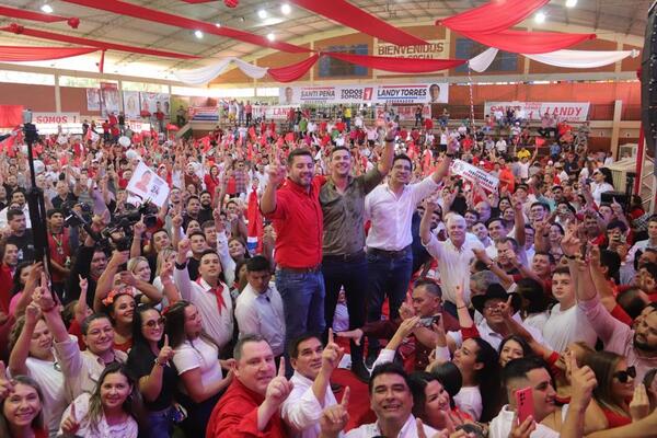 Multitudinaria asistencia de dirigentes marca gran unidad en torno a Landy y Santi Peña - La Clave