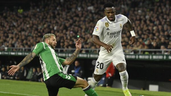 Real Madrid empata y se aleja del liderato