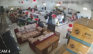 Delincuentes roban millonario botín a Alex SA de Juan León Mallorquín – Diario TNPRESS