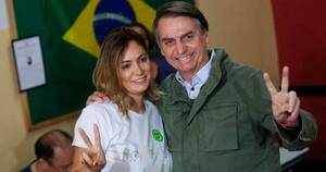 La Nación / Cuestionan a Bolsonaro por tratar de ingresar joyas sin declarar