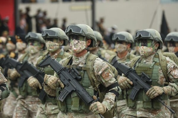 Cinco militares desaparecidos tras ser arrastrados por la corriente, en Perú