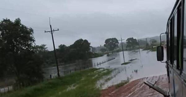 La Nación / Pobladores de Puerto Pinasco piden asistencia tras inundaciones