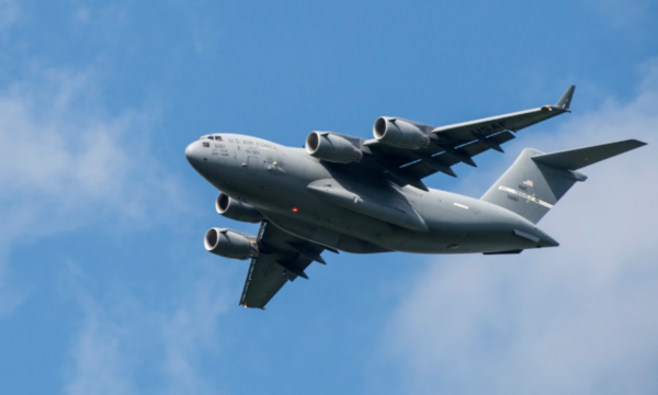 Un avión de la Fuerza Aérea de EEUU llega a Paraguay para una exhibición - Revista PLUS