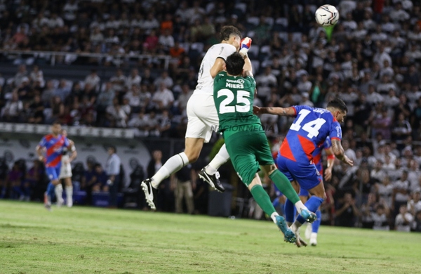 Diario HOY | La jugada del empate de Olimpia: “Vi una disputa legal”, dice el árbitro