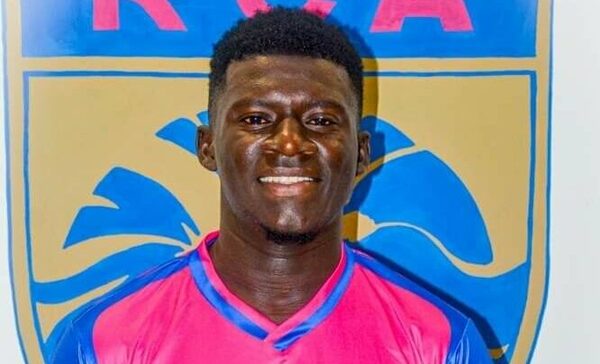 Versus / Muere un futbolista de 21 años, en Costa de Marfil, en pleno partido