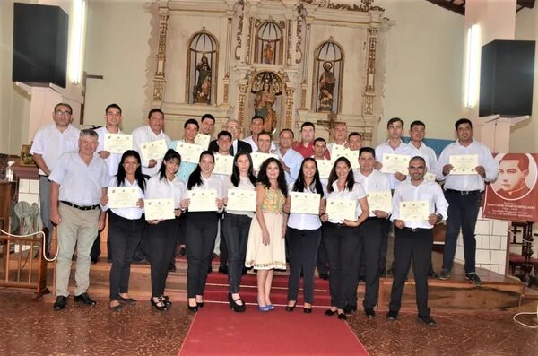 Egresan 27 árbitros que se capacitaron en Acahay - Nacionales - ABC Color