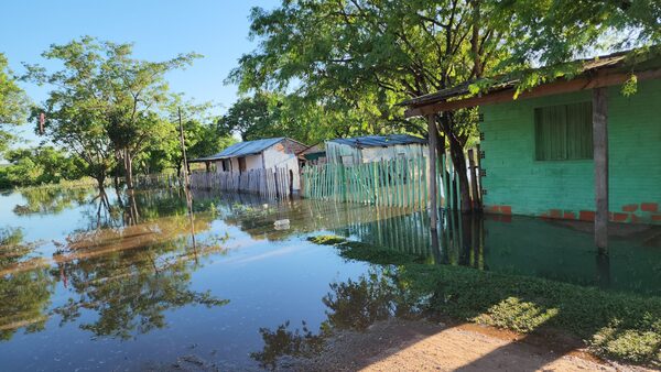 Acelerada crecida del Río deja sin viviendas a humildes familias