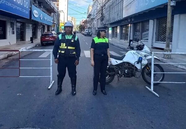 Pese a caos vehicular, cierran calle 25 de Mayo por evento en ANR - Nacionales - ABC Color