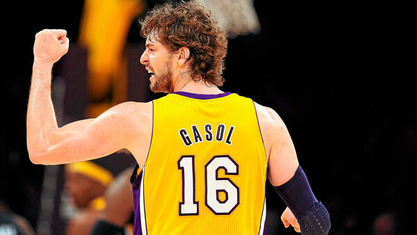 Versus / Pau Gasol inmortalizará su número de camiseta en los Lakers