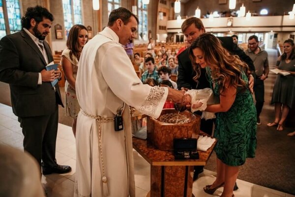 Italia: bautismos y confirmaciones sin padrinos ni madrinas por tres años - Unicanal