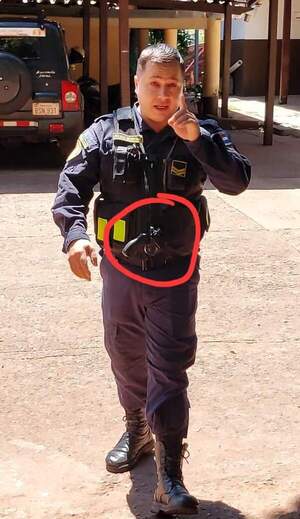 Agente de PMT porta arma de fuego y rocía gas pimienta a joven - Noticde.com