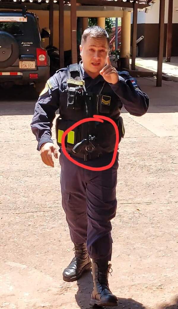 Agente de PMT porta arma de fuego y rocía gas pimienta a joven - Noticde.com