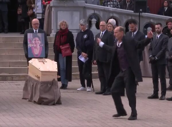 Video: así el viudo de profesora asesinada por un alumno dedica un último baile a su “Love” - Mundo - ABC Color