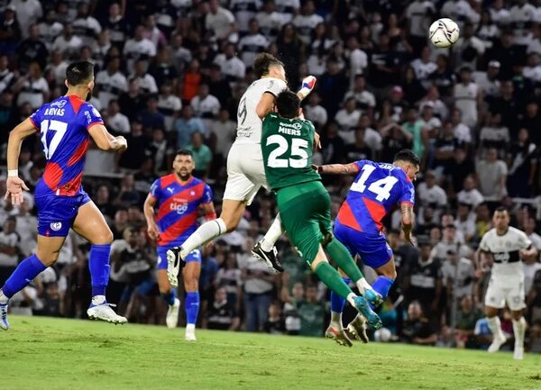 Jugadas polémicas: correctamente cobradas - Fútbol - ABC Color