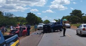 Choque frontal entre un automóvil y una camioneta deja un fallecido - Nacionales - ABC Color
