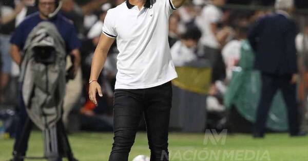 La Nación / Olimpia cesó a Julio Cáceres