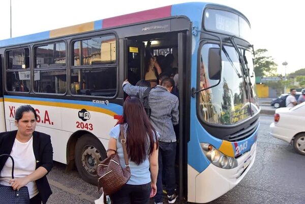 “Reguladas” de buses pese a pagos adelantados a empresarios - Economía - ABC Color