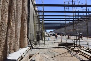 Túnel de Tres Bocas sigue sin concluir y los frentistas anuncian una demanda - Economía - ABC Color
