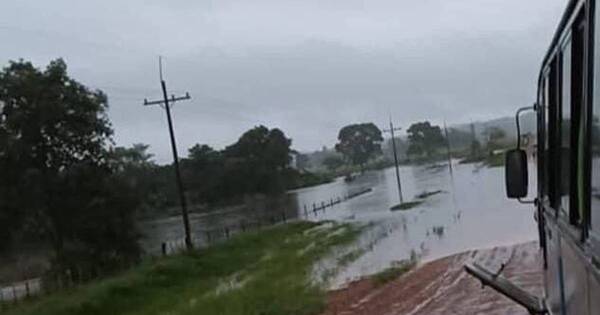 La Nación / Pobladores aislados piden ayuda tras inundaciones