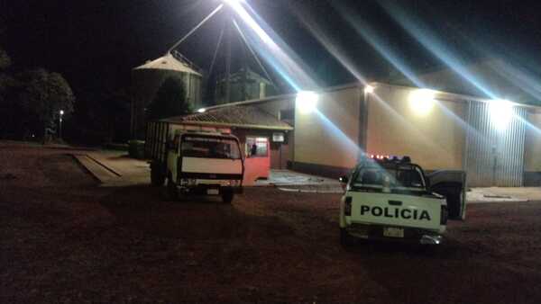 3 DETENIDOS SOSPECHOSOS DE HURTAR CASI 7 TONELADAS DE SOJA - Itapúa Noticias