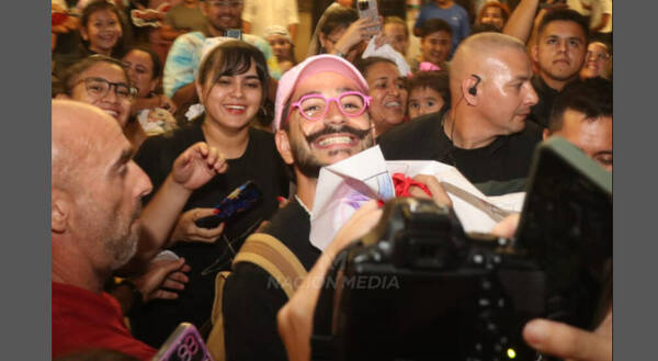 [GALERÍA] ¡Nadie como tú tú! Así fue recibido Camilo en su llegada a Paraguay