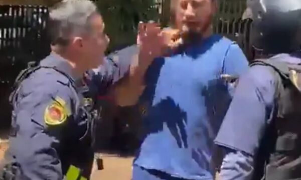 (VIDEO)¡Escándalo!: Zorros tiraron gas pimienta a un ciudadano