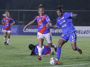 Ganaron los grandes en el inicio del torneo femenino de fútbol - .::Agencia IP::.