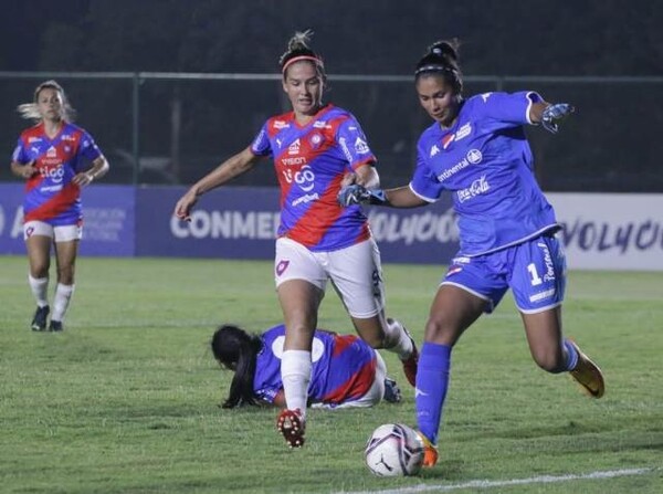 Ganaron los grandes en el inicio del torneo femenino de fútbol - .::Agencia IP::.