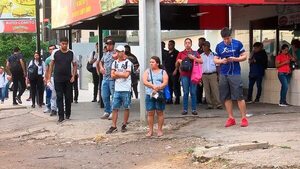 Regulada de buses: usuarios pierden tres horas de su vida para llegar a sus trabajos - Nacionales - ABC Color