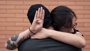 #8M: La señal que todos debemos saber para frenar actos de violencia hacia la mujer