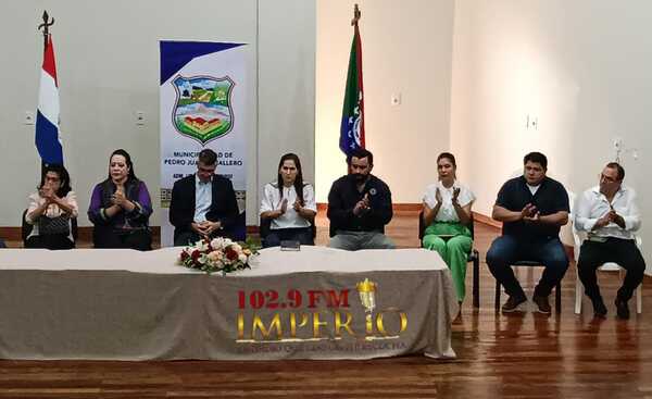 Municipalidad entregó contratos de arrendamiento a 120 familias de la fracción Mangal - Radio Imperio