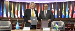 La CAF y la CEPAL se unen para fortalecer la cooperación y el desarrollo económico sostenible en América Latina - Revista PLUS