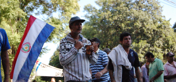 Campesinos movilizados para exigir el cumplimiento de los acuerdos