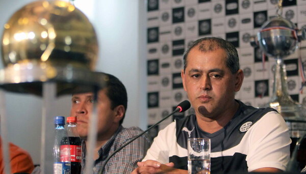 Versus / ¿Por qué "Chiqui" Arce es resistido y cuáles son las otras opciones de DT que maneja Olimpia?