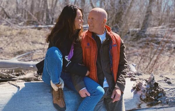 Esposa de Bruce Willis pide a los paparazzis: “Por favor, no le griten a mi marido” - Gente - ABC Color
