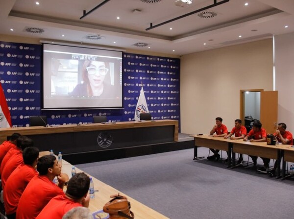 Charla antidopaje a la Selección de Fútbol Playa - APF