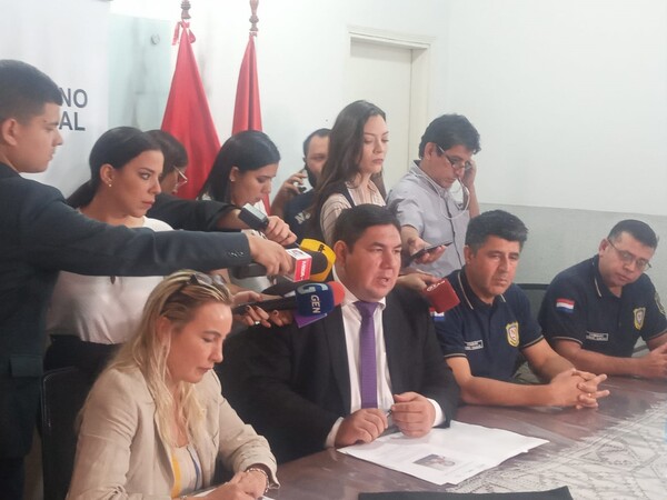 Desarticulan red de estafadores liderada por el “hombre de las mil voces” - PDS RADIO Y TV