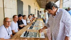 Campeón olímpico de ajedrez jugó con carceleros de Esperanza