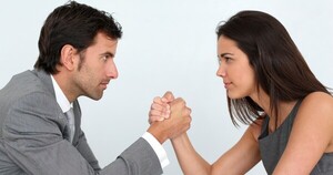 Diario HOY | Mujeres emiten menos gases de efecto invernadero que los hombres, según una economista