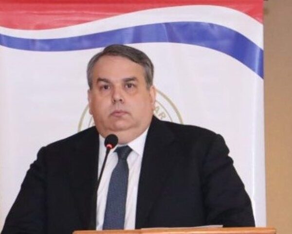 Kriskovich rechaza que documentos de su docencia hayan sido falsos