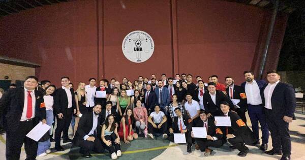 La Nación / Presidente del JEM felicitó al equipo ganador del Ceduna 2023, liderado por Bruno Ramírez
