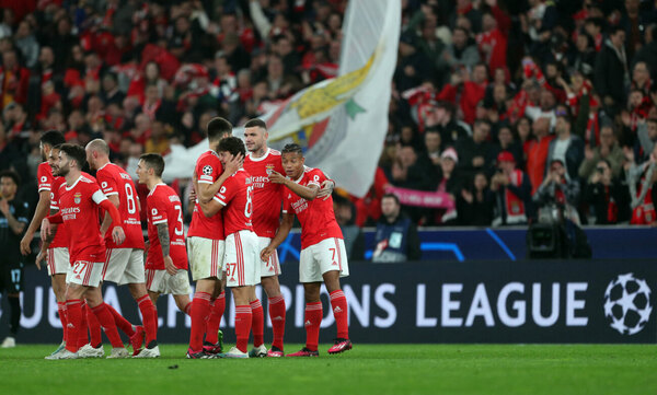 Versus / Benfica destroza al Brujas y se anota en los cuartos de final de la Champions League