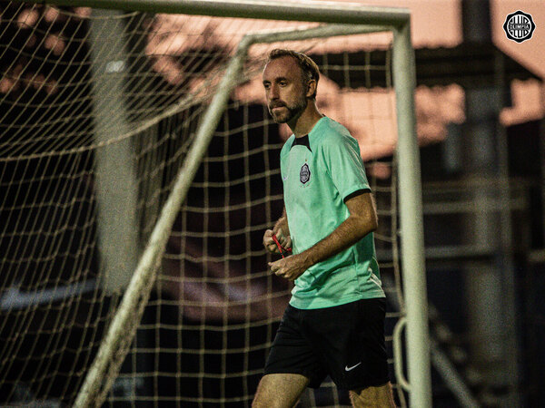 Versus / Olimpia busca convalidar licencia UEFA de su nuevo técnico para dirigir en la Libertadores
