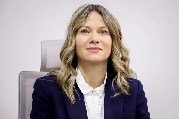 Abdo Benítez reemplaza a la viceministra de Rediex - Economía - ABC Color