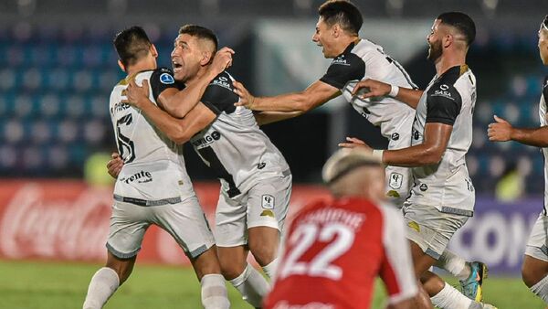 Tacuary vence en los penales y clasifica