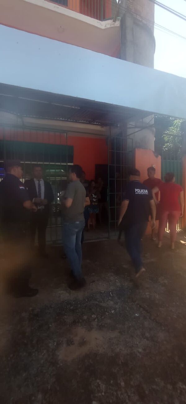 Cinco detenidos durante allanamiento de Antisecuestros en Ciudad del Este - Radio Imperio