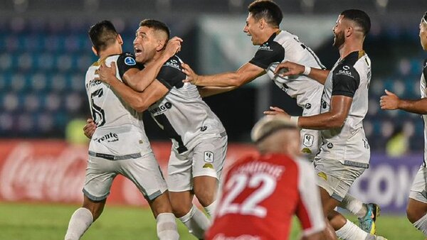 Tacuary vence en los penales y clasifica